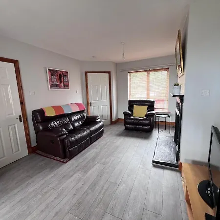 בית נופש Modern Townhouse - Beach, Golf & Greenway טראמור